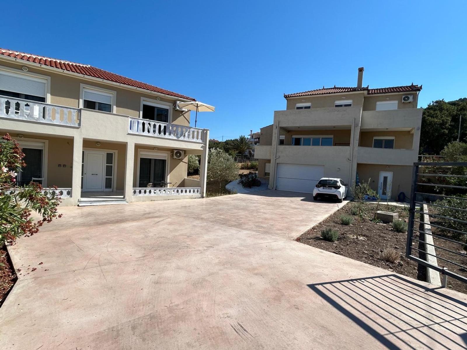Fotis Apartment *